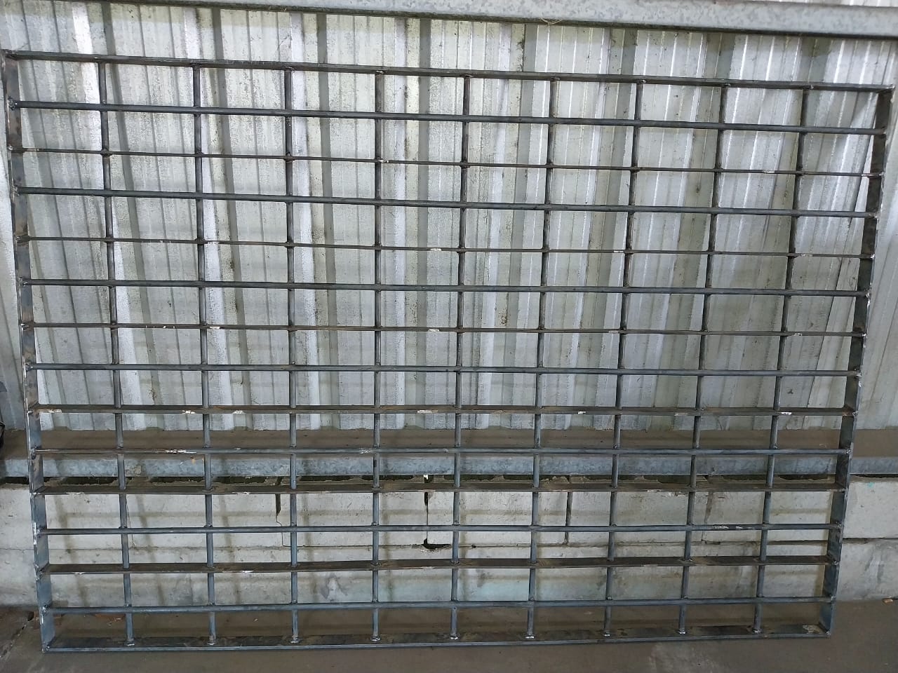 Fabricación de rejas para tolvas. Moviport
