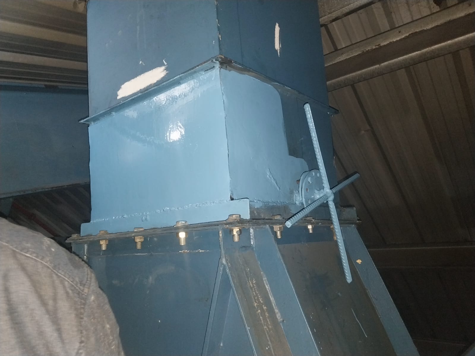 Reparaciones de derivador de cinta aérea de depósito de fertilizante
